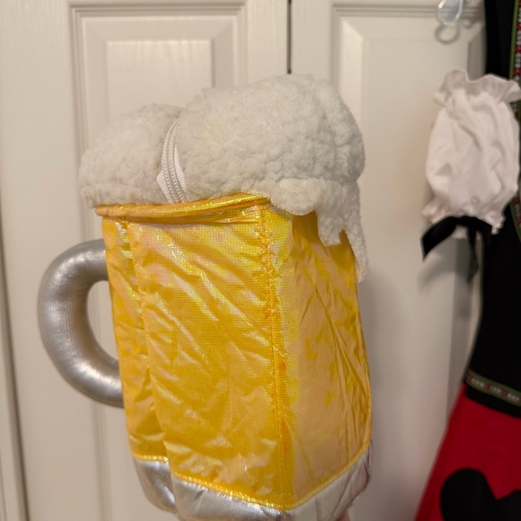 Women’s “Bavarian Beauty” Beer Maid Halloween Costume, M/L - Picture 9 of 12